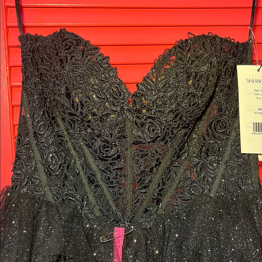 NWT SHERRI HILL SIZE 6 GOWN - Picture 4 of 17
